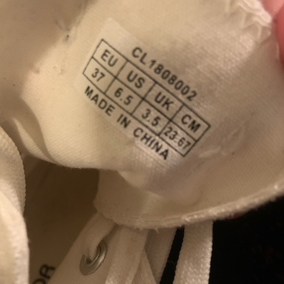 White shoes - Picture 3 of 4